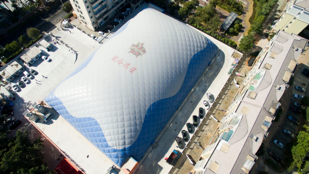 1769396338402750.jpg 深圳昆仑鸿星冰球俱乐部气膜冰球馆01.jpg
